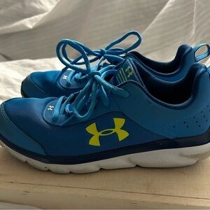 Under Armour UA  Blue Yellow 3022100 Lace Up Tie Running Tennis Shoe Boy Size 7Y